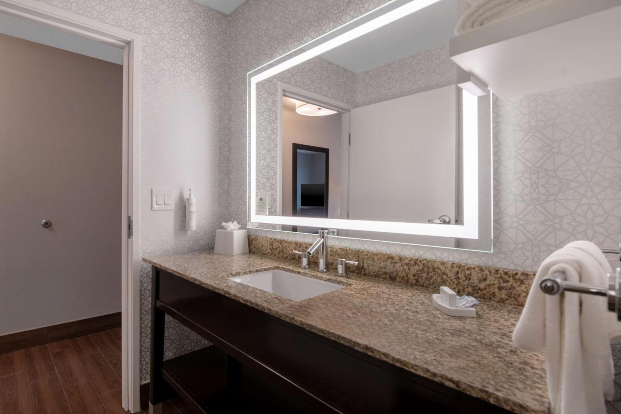 Hampton Inn & Suites Harvey Buitenkant foto