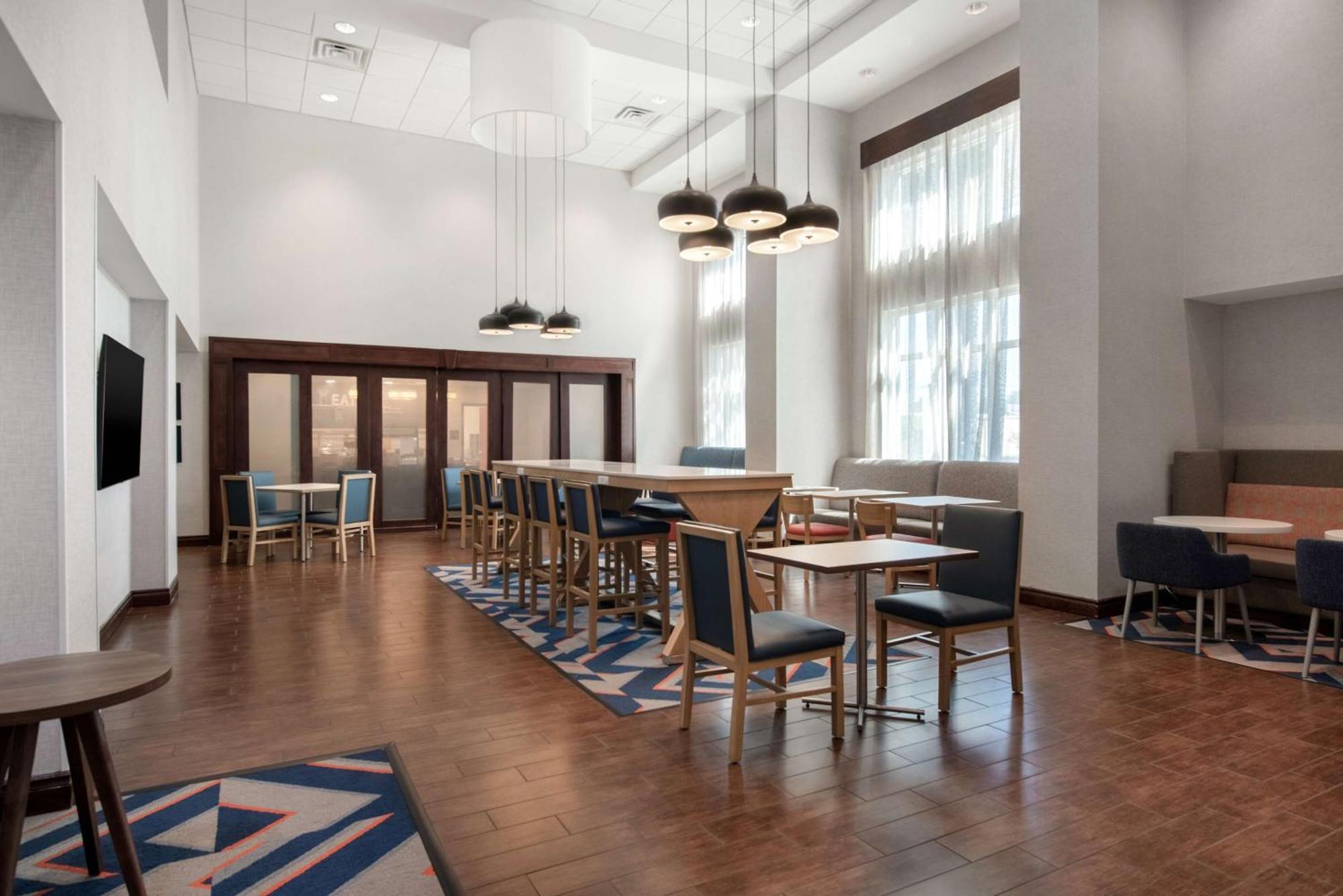 Hampton Inn & Suites Harvey Buitenkant foto