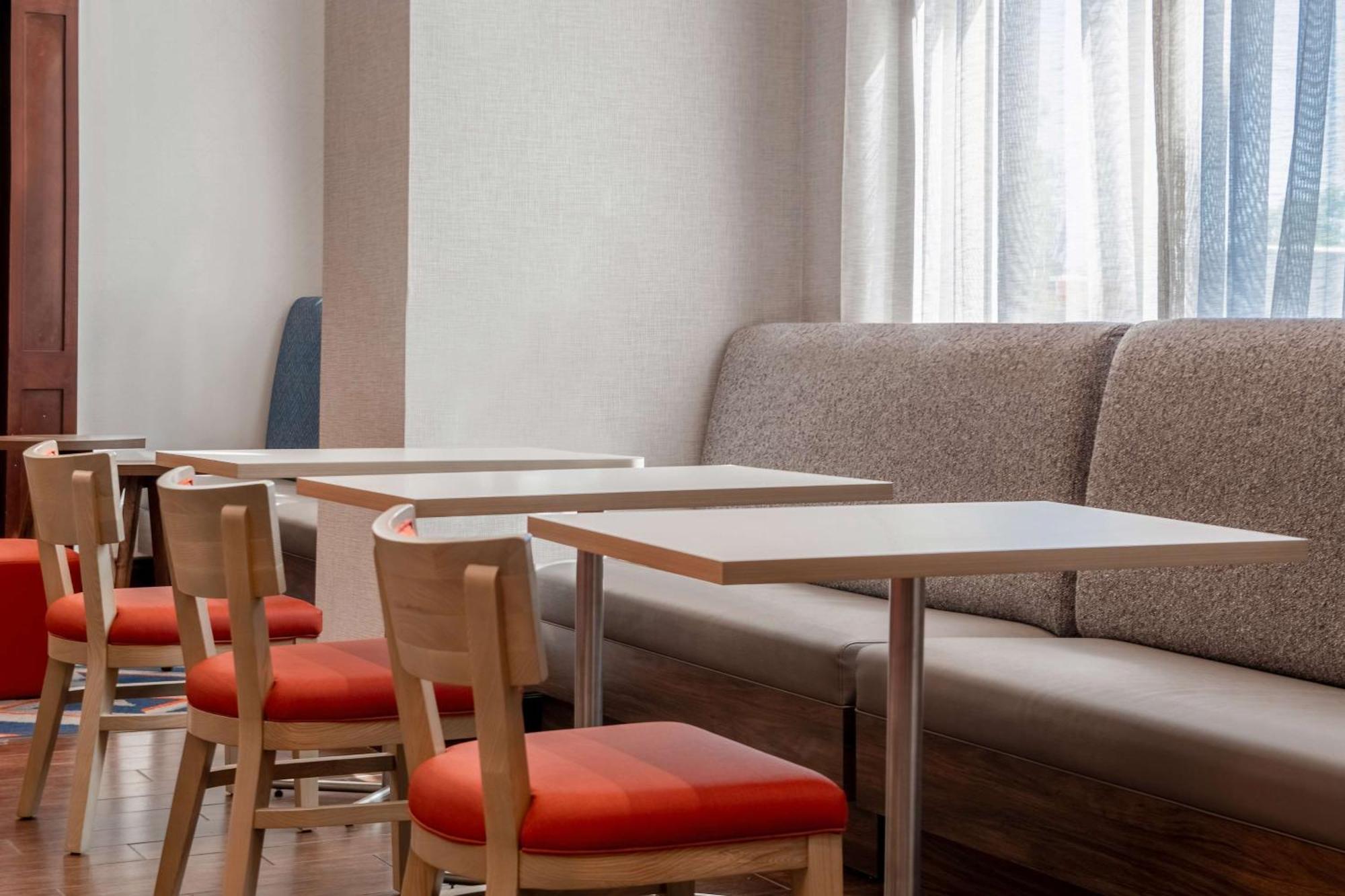Hampton Inn & Suites Harvey Buitenkant foto