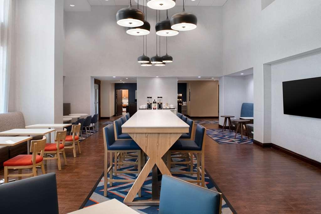 Hampton Inn & Suites Harvey Restaurant foto
